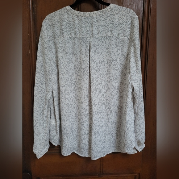 Bundle of three (3) Women's XL Loose Fitting Floral Blouses, EUC - Picture 7 of 13